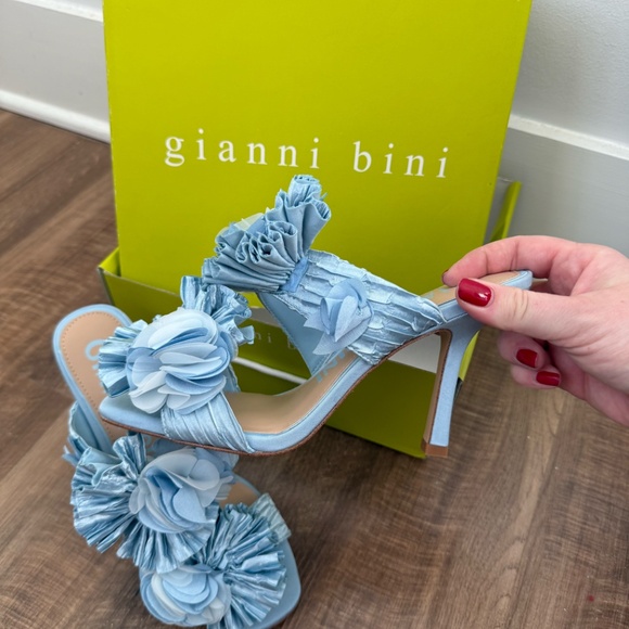 Gianni Bini Hardaway Ruffle Blue Flower Dress Heel 8/12 Sandals - Picture 2 of 7